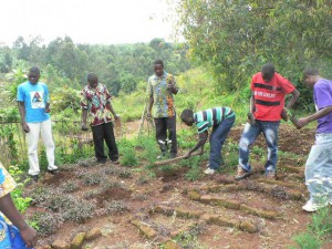 2011.3.　環境学級の生徒が苗木センターで苗木を植える
